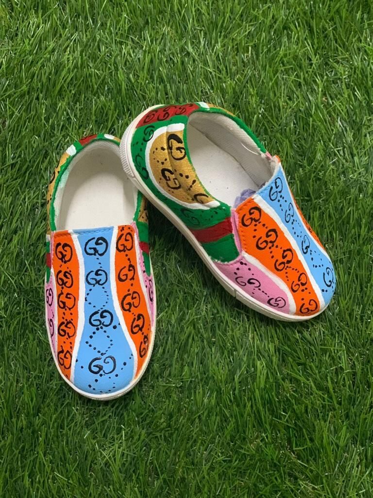 Multicolored striped shoe