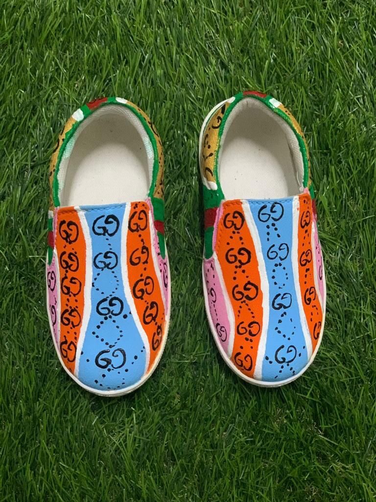 Multicolored striped shoe