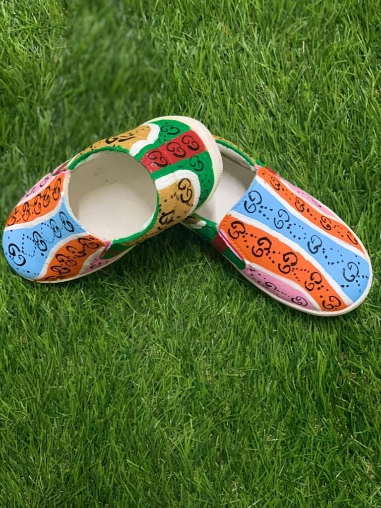Multicolored striped shoe